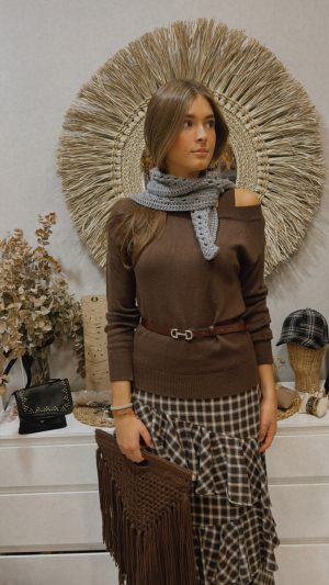 Jersey marron abertura hombro