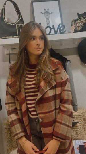 Abrigo cuadros burdeos y rosado