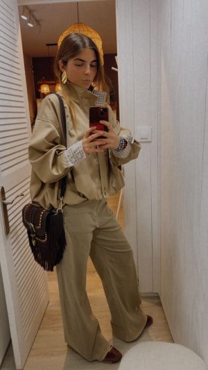 Gabardina bomber con puños cuadros