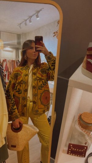 Chaqueta bordados tonos mostaza