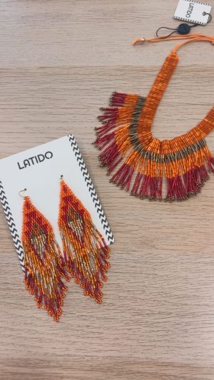 Pendientes cuentas tonos naranjas Latido