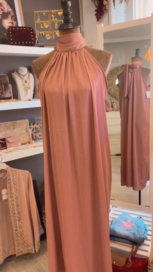 Vestido cuello halter rosa empolvado lazo