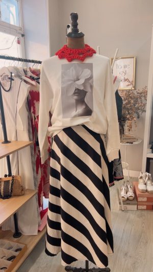 Sudadera blanca cara flores