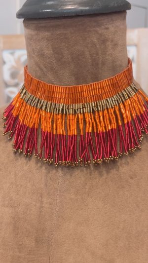 Collar flecos naranjas y rosas Latido